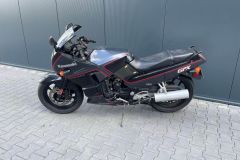 Kawasaki_GPX750_013